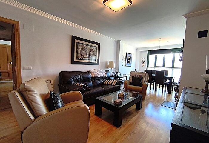 Casas en venta y pisos alquiler - 3