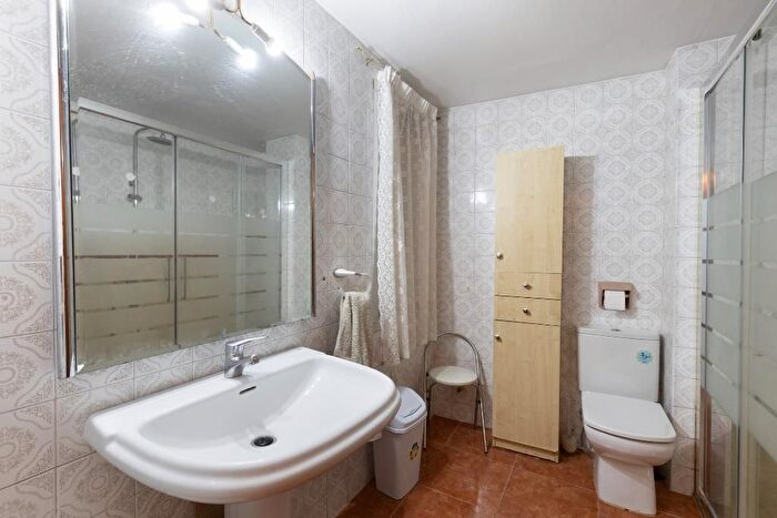 Casas en venta y pisos alquiler - 3