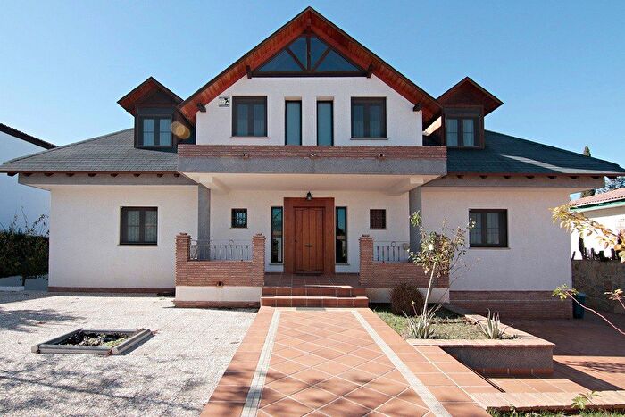Casas en venta y pisos alquiler - 3