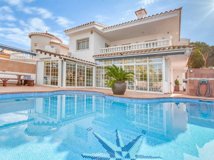 Casa en venta en Requesens, Empuriabrava de 5 habitaciones