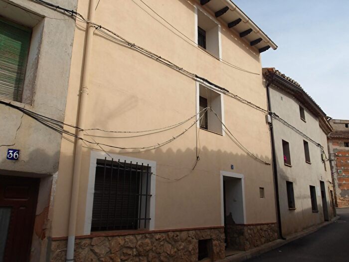 Casas en venta y pisos alquiler - 1