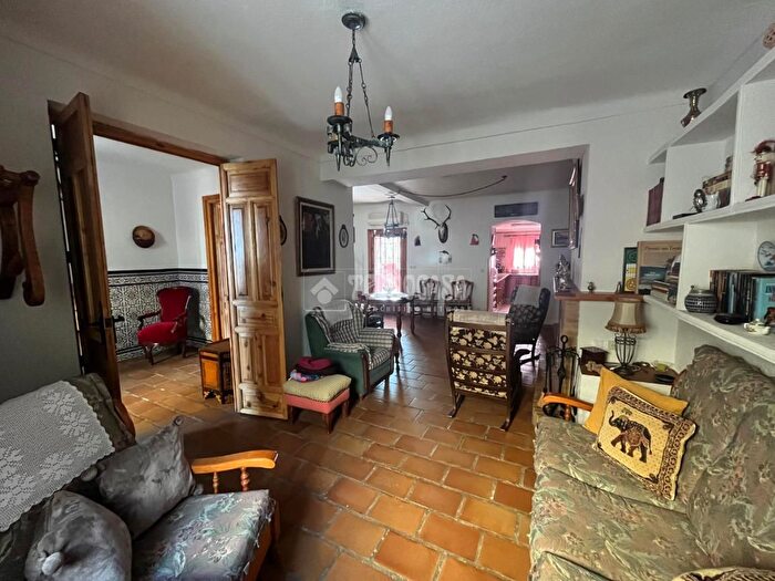 Casas en venta y pisos alquiler - 3