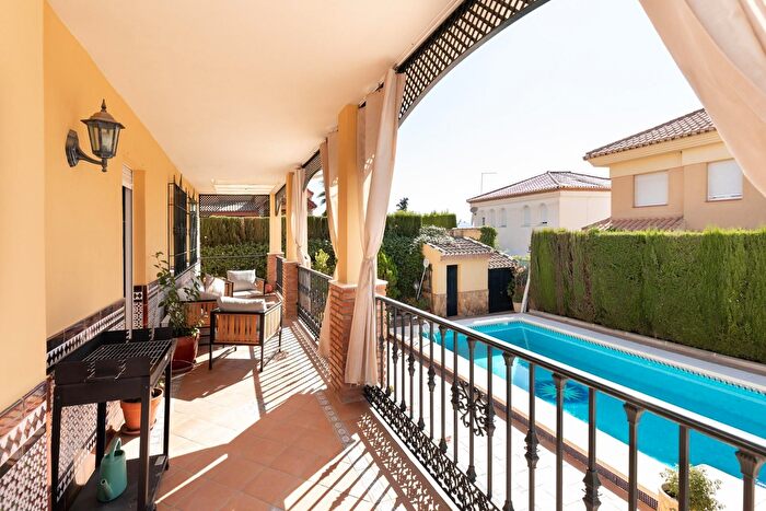 Casa en venta en Gójar, Granada de 5 habitaciones