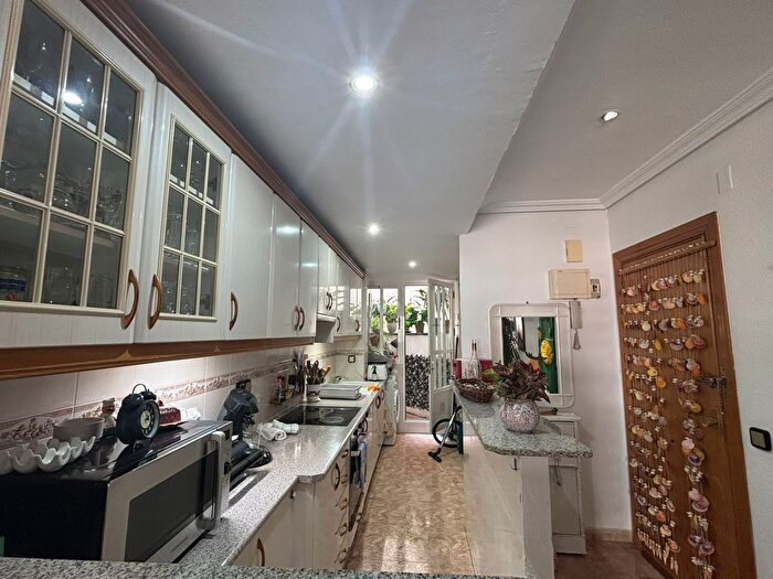 Casas en venta y pisos alquiler - 3