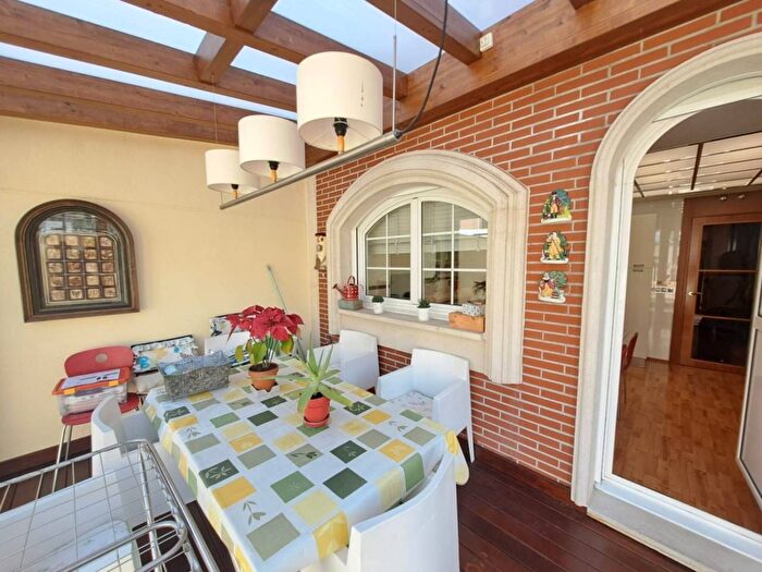Casas en venta y pisos alquiler - 2