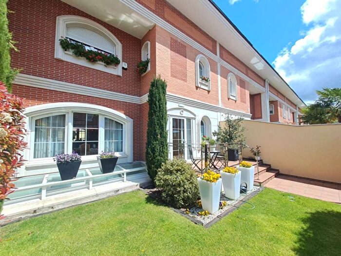 Casas en venta y pisos alquiler - 1