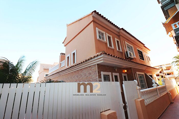 Casa en venta en El Moncayo El Pòrtic, Guardamar del Segura de 3 habitaciones