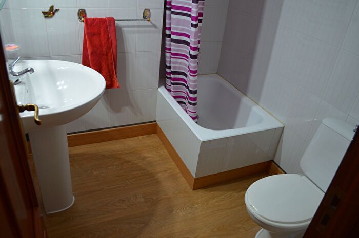 Casas en venta y pisos alquiler - 3