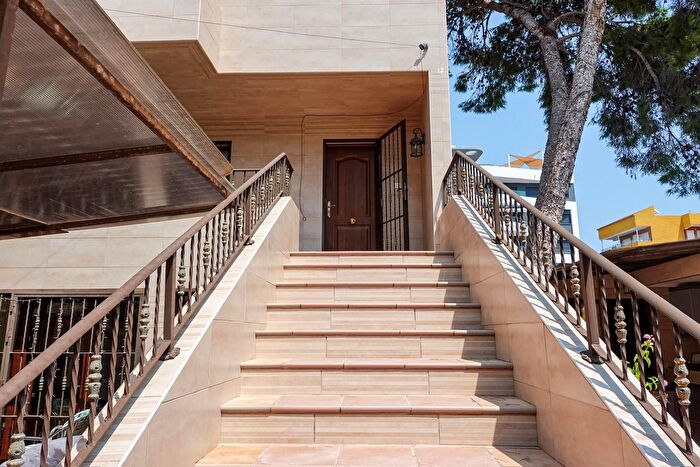 Casas en venta y pisos alquiler - 3
