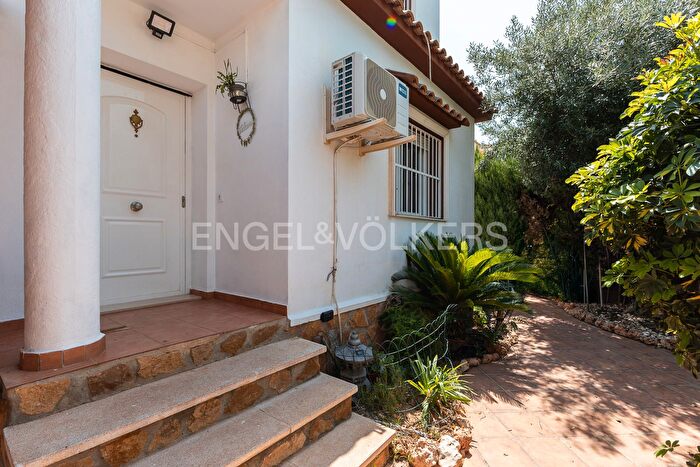 Casa en venta en La Conarda, La Pobla de Vallbona de 3 habitaciones