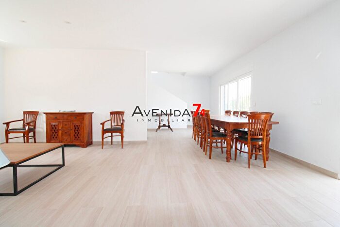 Casas en venta y pisos alquiler - 3