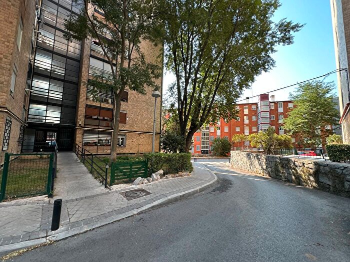 Casas en venta y pisos alquiler - 1