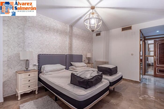Casas en venta y pisos alquiler - 3