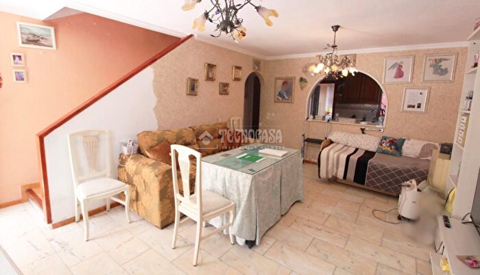 Casas en venta y pisos alquiler - 2