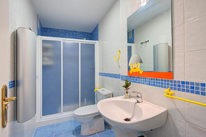 Casas en venta y pisos alquiler - 3