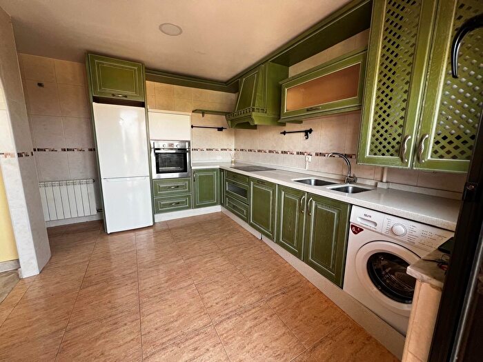 Casas en venta y pisos alquiler - 3