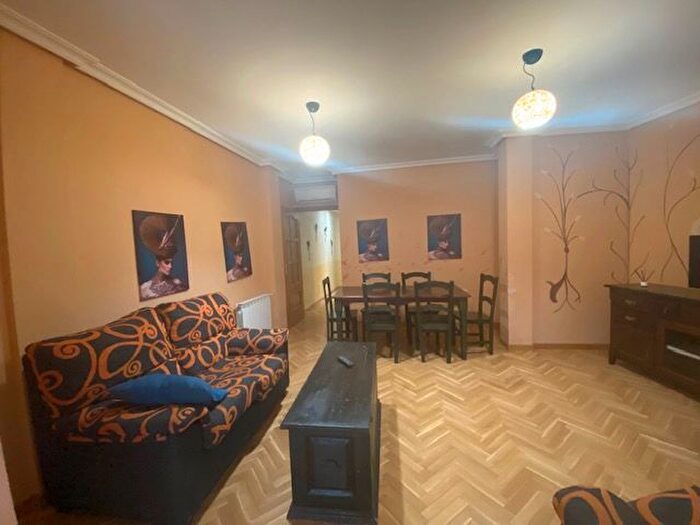 Casas en venta y pisos alquiler - 3