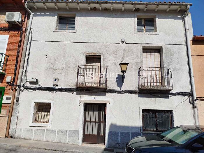 Casas en venta y pisos alquiler - 1