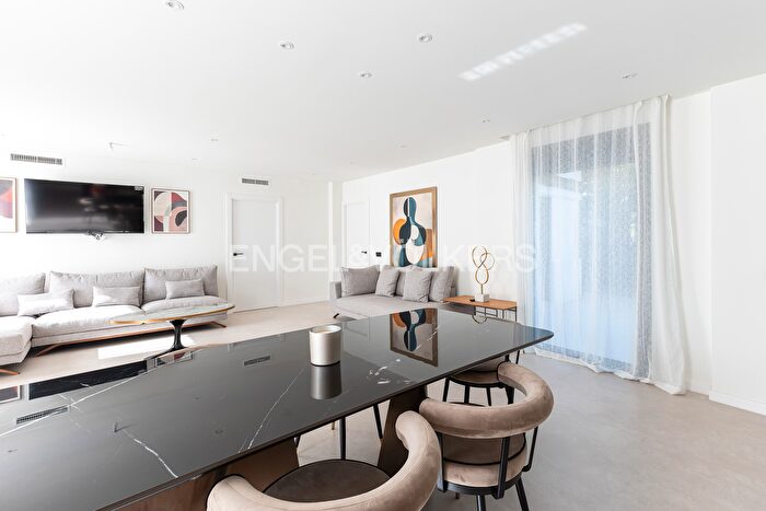 Casa en alquiler en Somosaguas, Pozuelo de Alarcón de 4 habitaciones