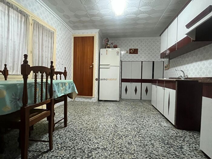 Casas en venta y pisos alquiler - 3