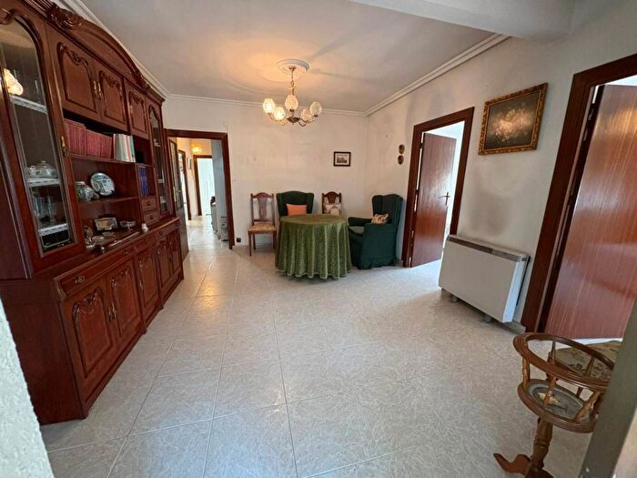 Casas en venta y pisos alquiler - 1
