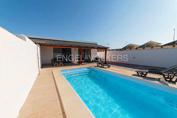 Casas en venta y pisos alquiler - 1