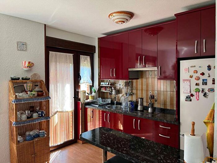 Casas en venta y pisos alquiler - 3