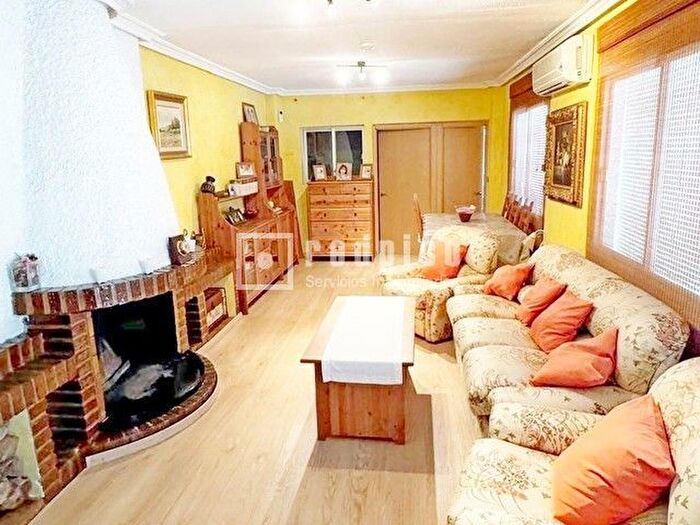 Casas en venta y pisos alquiler - 1