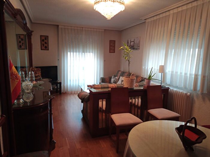Casas en venta y pisos alquiler - 1