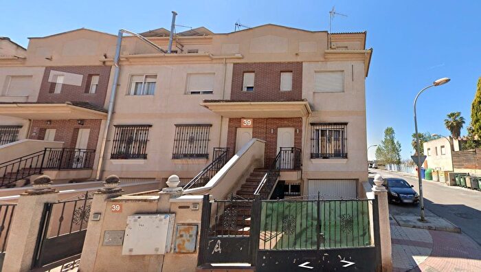 Casas en venta y pisos alquiler - 1