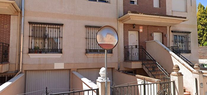 Casas en venta y pisos alquiler - 2