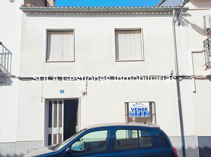Casa en venta en Torreperogil, Jaén de 3 habitaciones