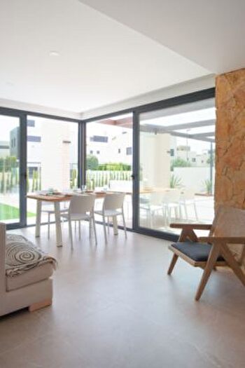 Casas en venta y pisos alquiler - 3