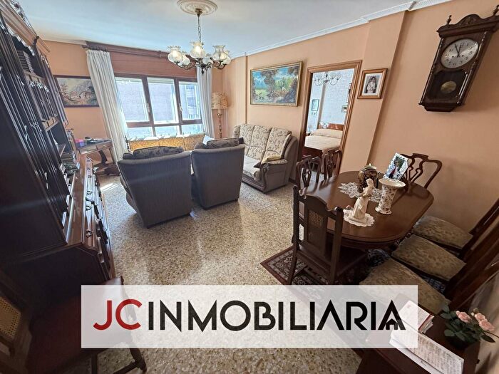 Casas en venta y pisos alquiler - 1