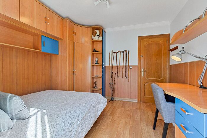 Casas en venta y pisos alquiler - 3