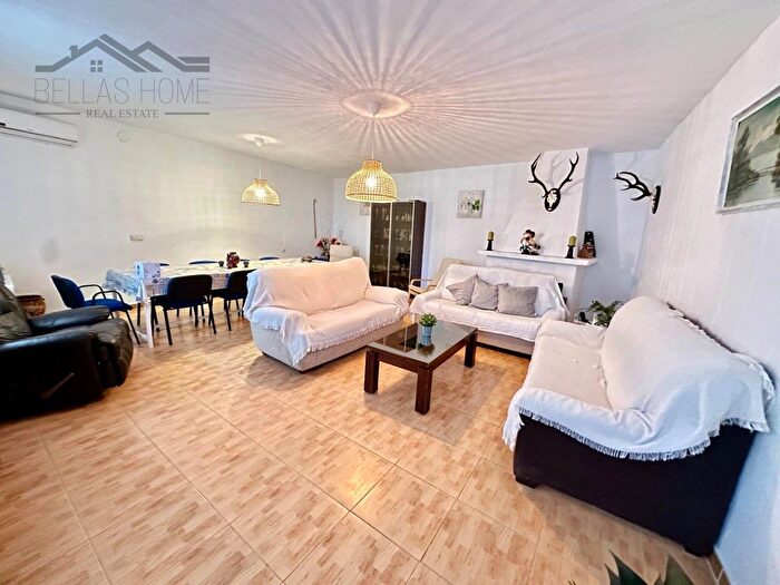 Casas en venta y pisos alquiler - 3