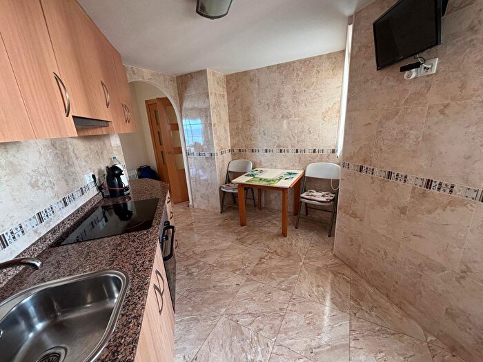 Casas en venta y pisos alquiler - 2