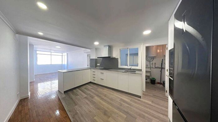 Casas en venta y pisos alquiler - 3
