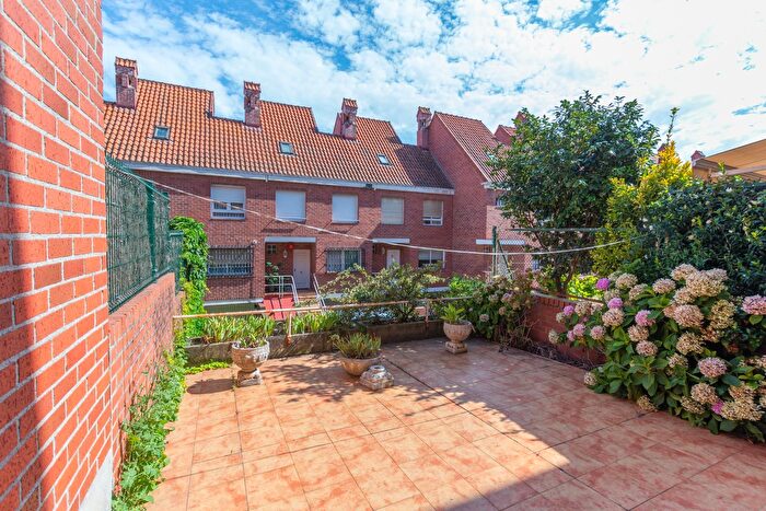Casas en venta y pisos alquiler - 1