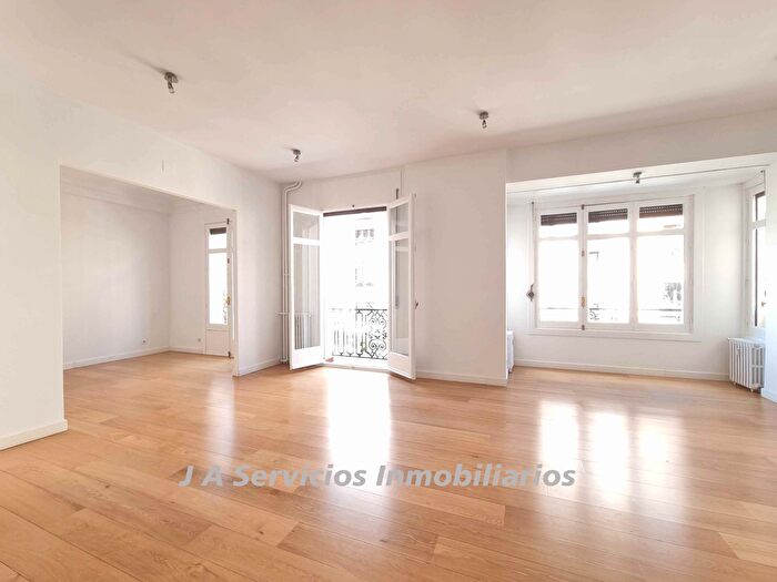 Casas en venta y pisos alquiler - 1