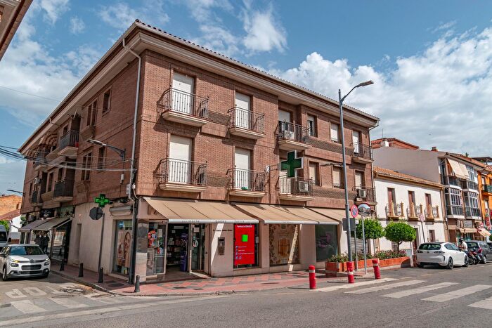 Casas en venta y pisos alquiler - 3