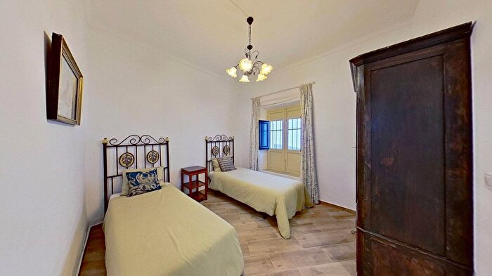 Casas en venta y pisos alquiler - 3
