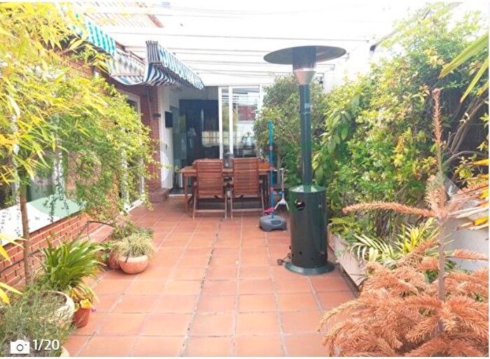 Casas en venta y pisos alquiler - 1