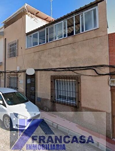 Casas en venta y pisos alquiler - 3