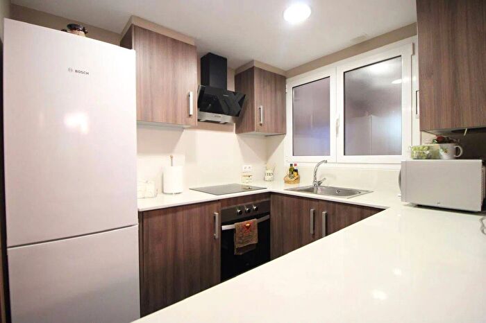 Casas en venta y pisos alquiler - 3