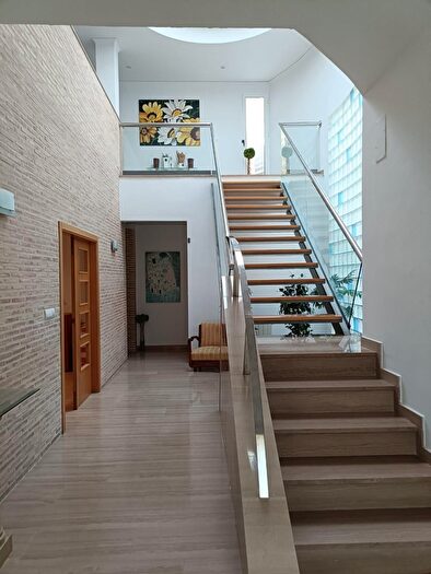 Casas en venta y pisos alquiler - 3