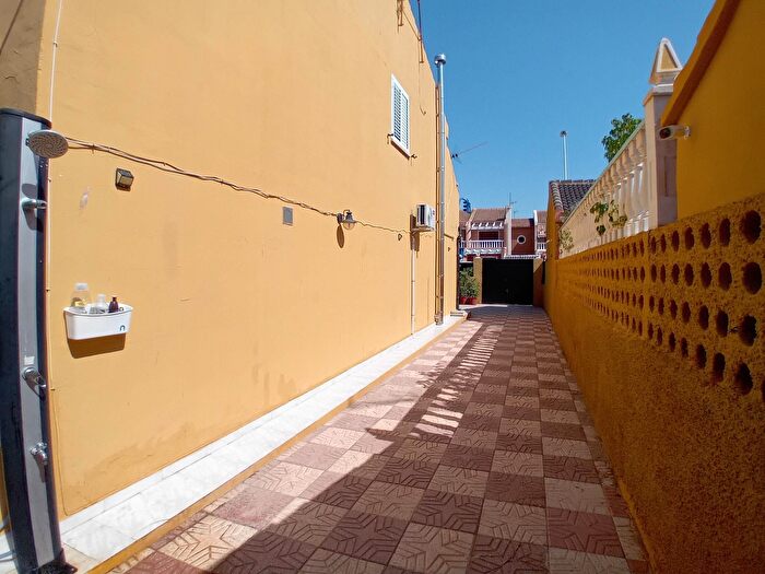 Casas en venta y pisos alquiler - 3