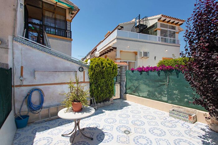Casas en venta y pisos alquiler - 3