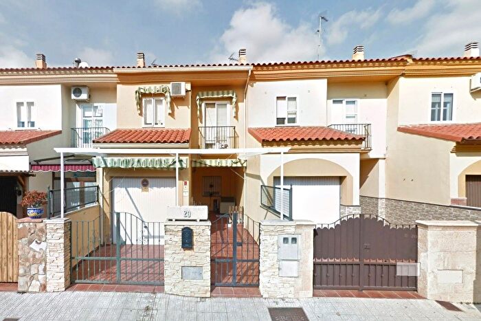 Casas en venta y pisos alquiler - 1
