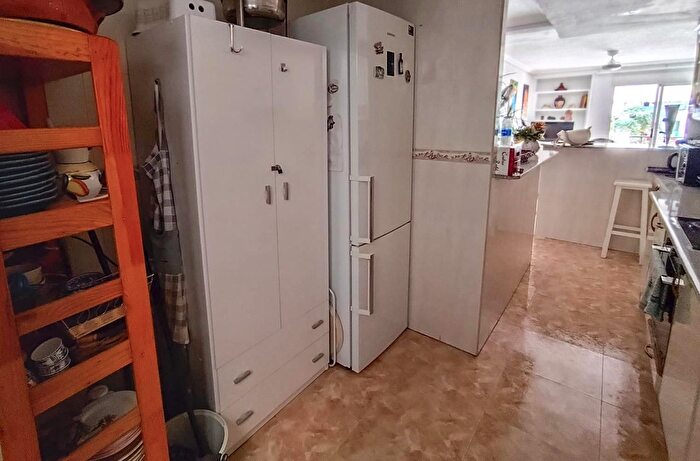 Casas en venta y pisos alquiler - 3